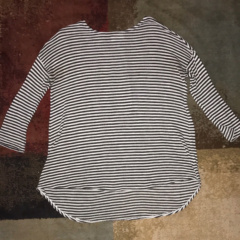 Black and white quarter sleeve shirt